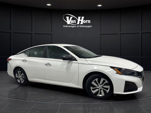 Used 2025 Nissan Altima 2.5 S FWD image 1