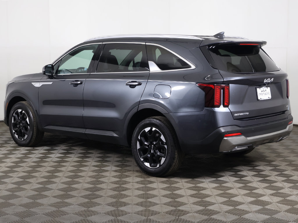 Used 2024 Kia Sorento S AWD/4WD image 10