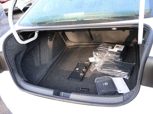 New 2026 Volkswagen Jetta SE image 18