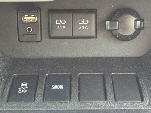 Used 2018 Toyota Highlander LE image 20