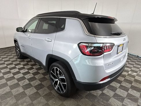 Used 2025 Jeep Compass Limited AWD/4WD image 5