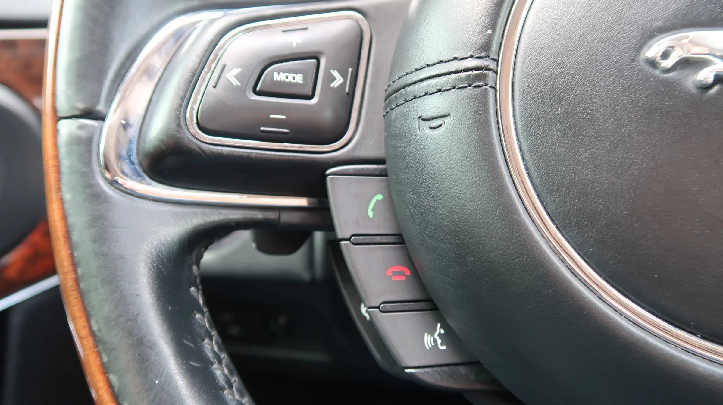 Used 2016 Jaguar XJ R-Sport RWD image 37