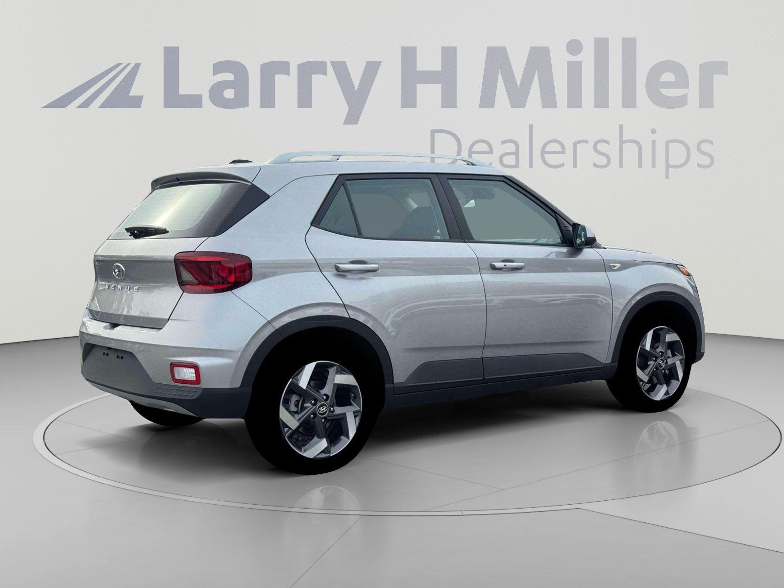 Used 2026 Hyundai Venue SEL FWD image 8