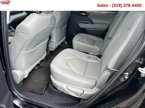 Used 2023 Toyota Highlander Limited image 23
