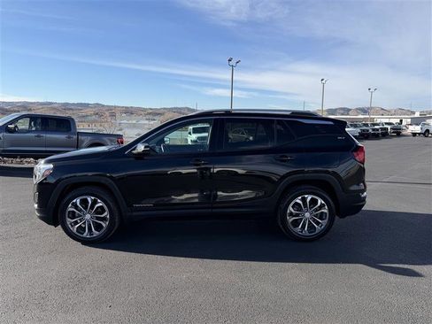 Used 2019 GMC Terrain SLT image 1