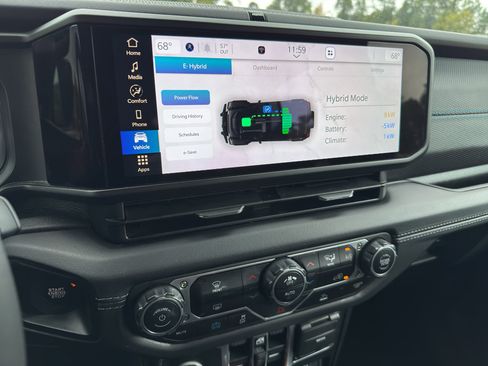 Used 2024 Jeep Wrangler Rubicon image 30