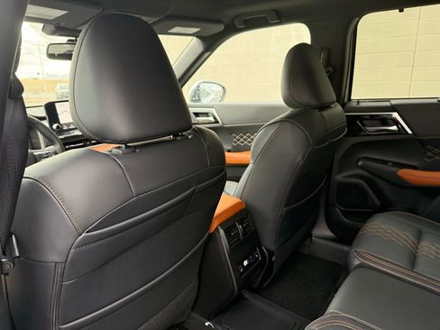 New 2025 Mitsubishi Outlander SEL image 24