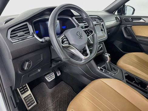 Used 2023 Volkswagen Tiguan SE R-Line FWD image 4