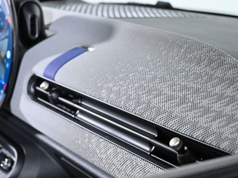 Certified 2025 MINI Cooper 2-Door Hardtop image 25