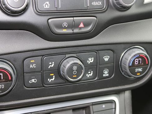 Used 2024 GMC Terrain SLT image 43