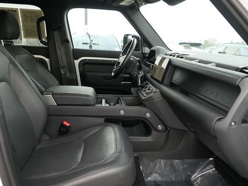 Used 2024 Land Rover Defender 130 X-Dynamic SE AWD/4WD image 26