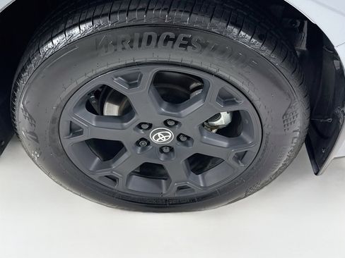 Used 2025 Toyota Sienna XLE Woodland Edition AWD/4WD image 34