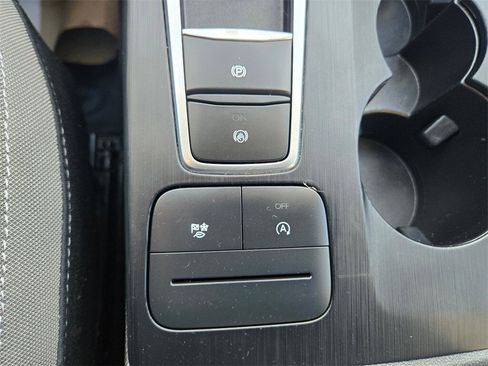 Used 2022 Ford Escape SE w/ SE Sport Appearance Package image 16