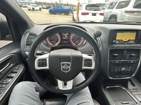 Used 2017 Dodge Grand Caravan GT image 28