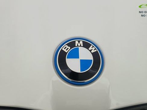Used 2024 BMW i5 eDrive40i w/ Executive Package RWD image 16