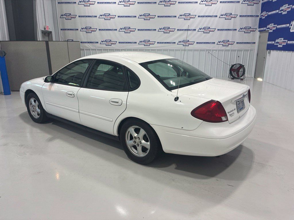 Used 2002 Ford Taurus SE FWD image 4