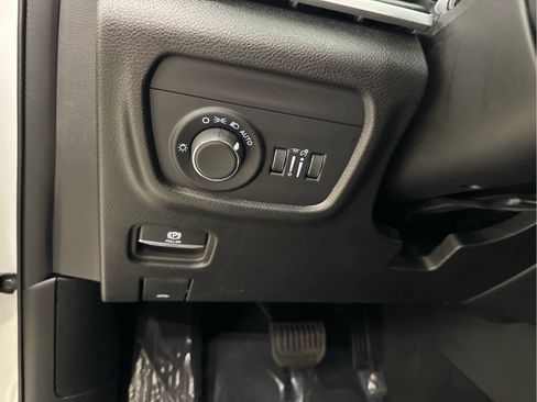 Used 2024 Jeep Grand Cherokee L Altitude image 16