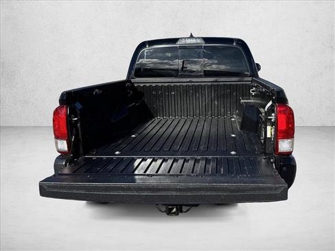 Used 2017 Toyota Tacoma TRD Off-Road w/ Premium & Technology Package image 7