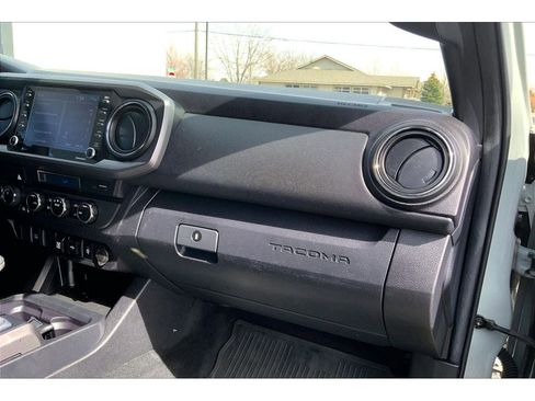 Used 2023 Toyota Tacoma TRD Off-Road image 17