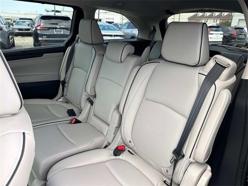New 2026 Honda Odyssey Touring image 4