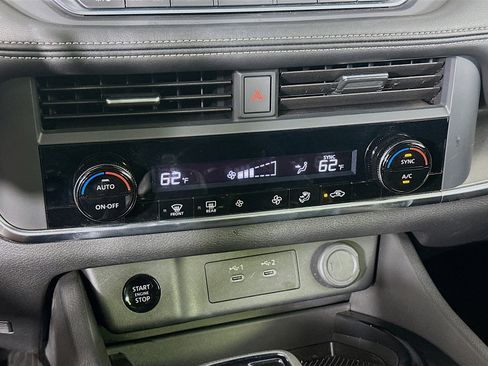 Used 2024 Nissan Rogue SV image 23