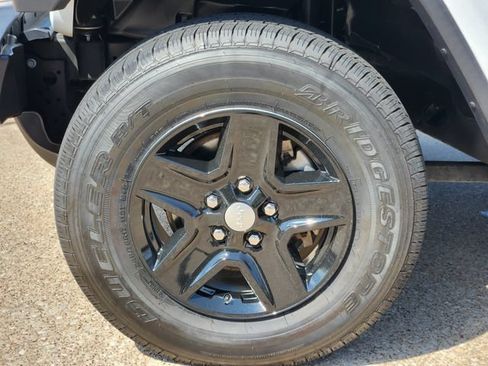 Certified 2020 Jeep Gladiator Sport w/ Quick Order Package 24S AWD/4WD image 10