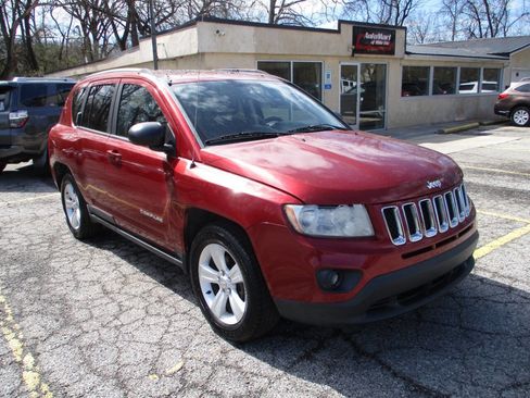 Used 2011 Jeep Compass Sport w/ Sun/Sound Group FWD image 4