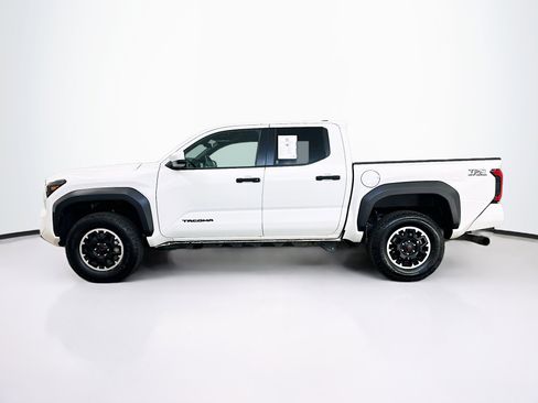 Used 2025 Toyota Tacoma TRD Off-Road image 4