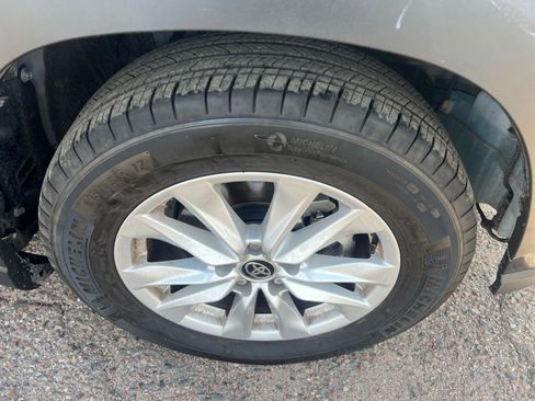 Used 2025 Toyota Corolla Cross LE image 30