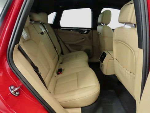 Certified 2025 Porsche Macan AWD/4WD image 23