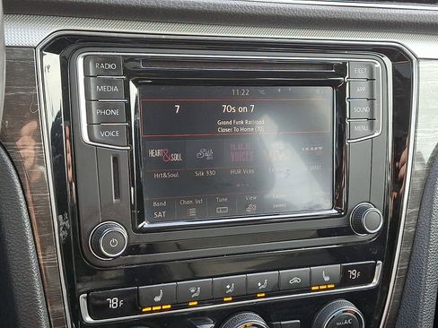 Used 2018 Volkswagen Passat 2.0T SE image 17