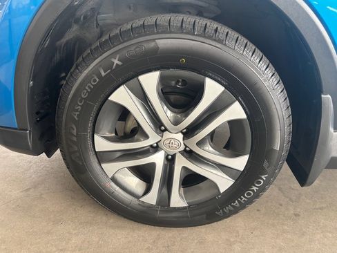 Used 2018 Toyota RAV4 LE w/ All Weather Liner Package image 60