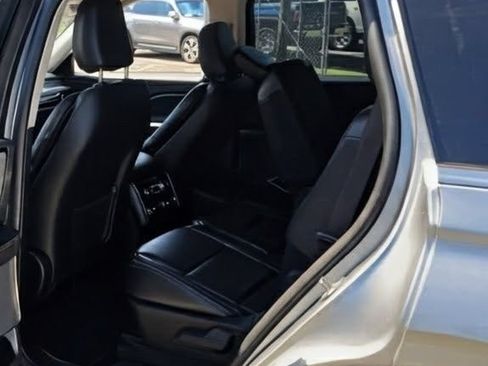 Used 2021 Lincoln Aviator AWD w/ Elements Package image 5