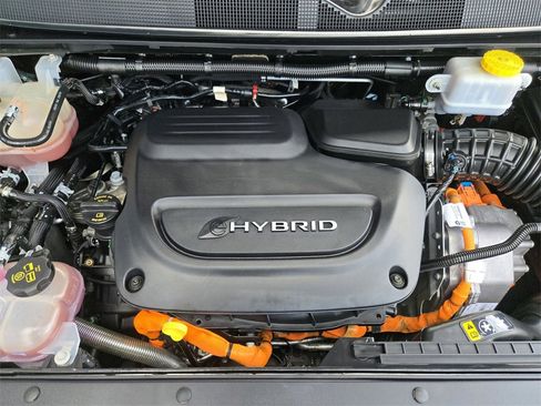 Used 2022 Chrysler Pacifica Limited w/ Uconnect Theater Family Group image 36