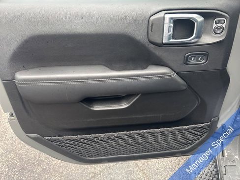 Used 2022 Jeep Wrangler Unlimited Sahara w/ Cold Weather Group image 25