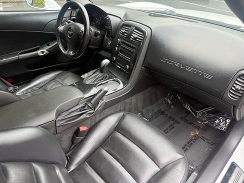 Used 2010 Chevrolet Corvette Convertible w/ 1LT RWD image 17