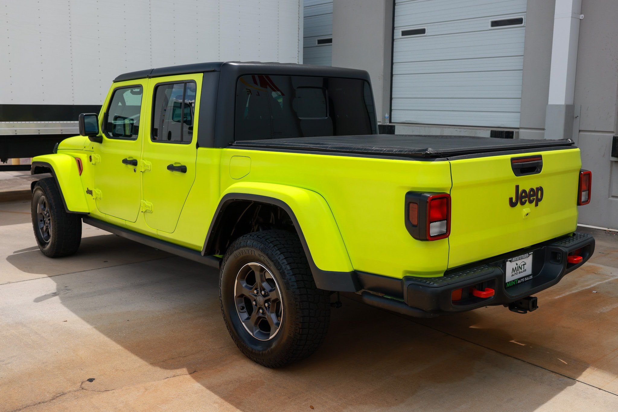 Used 2021 Jeep Gladiator Rubicon w/ Trailer Tow Package AWD/4WD image 8