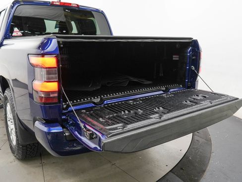 Used 2022 Nissan Frontier SV w/ Technology Package AWD/4WD image 9