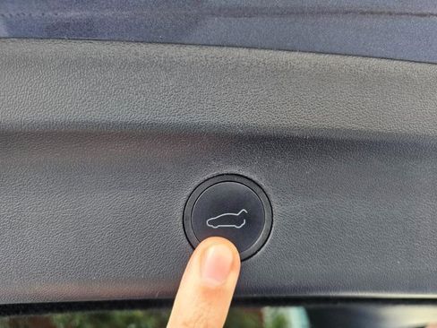 Used 2023 Tesla Model Y 2WD image 72