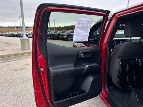 Used 2017 Toyota Tacoma TRD Off-Road image 33