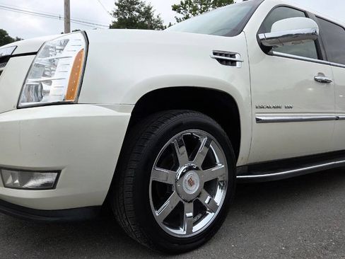 Used 2010 Cadillac Escalade ESV Luxury AWD/4WD image 6