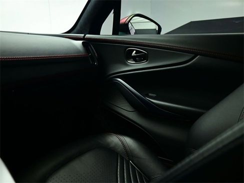 Used 2021 Aston Martin DBX image 11