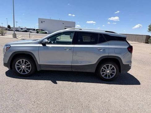 Used 2023 GMC Terrain SLT AWD/4WD image 9