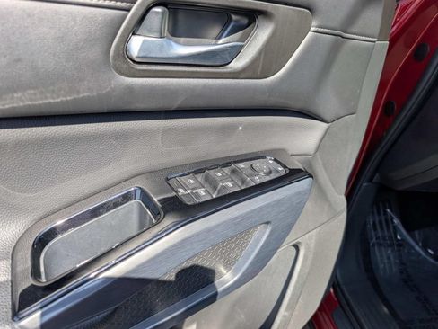 Used 2024 Nissan Pathfinder SL FWD image 15