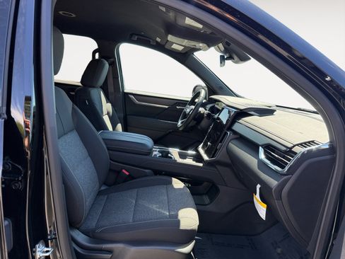 Used 2025 GMC Acadia Elevation w/ LPO, Floor Liner Package FWD image 19