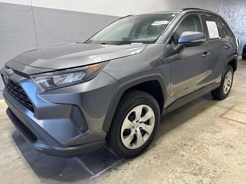 Used 2021 Toyota RAV4 LE FWD image 4