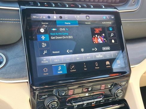 Used 2023 Jeep Grand Cherokee Limited image 18