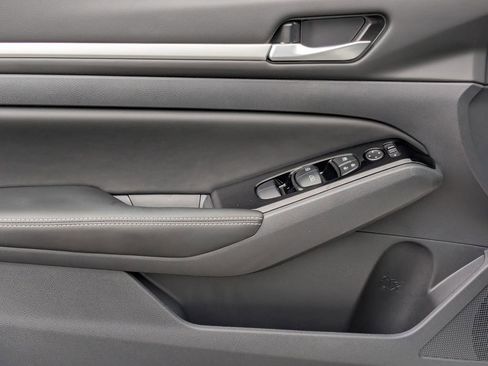 New 2025 Nissan Altima 2.5 SL image 11