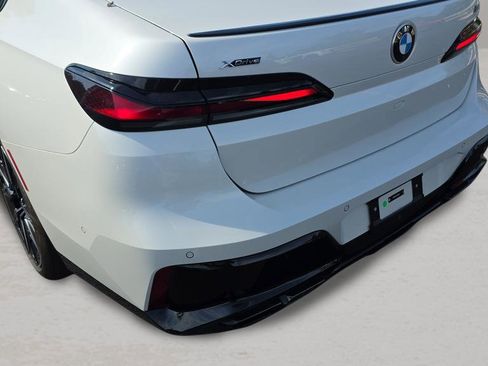 Used 2025 BMW 760i xDrive w/ Premium Package image 12