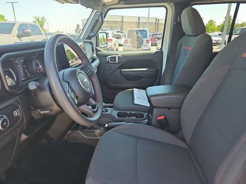 Used 2024 Jeep Wrangler Unlimited Rubicon AWD/4WD image 15